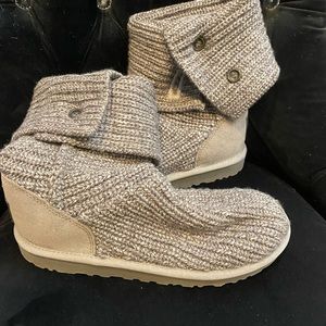 Uggs Size 6 US Gray knit fold over Never Worn